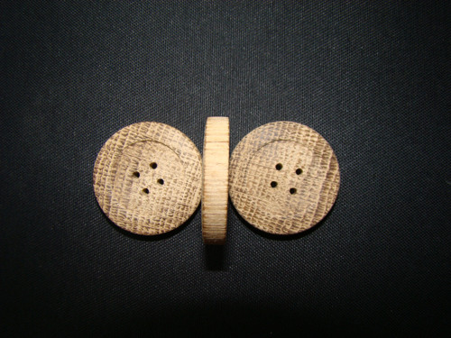Knoflík dřevěný — foto 2