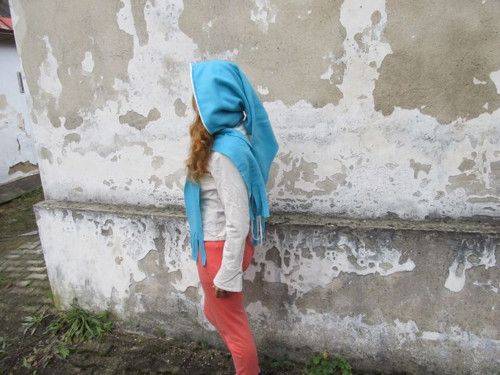 IHNED: Šála s kapucí - SKŘÍTEK — foto 3