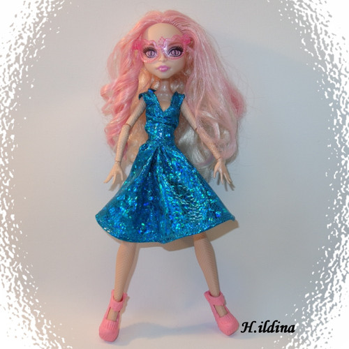 Modré šatičky ALFRÉDA pro panenky MONSTER HIGH — foto 3