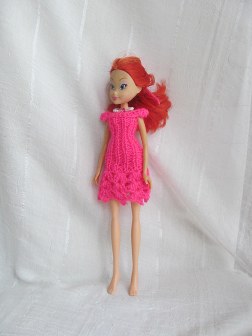 Růžové šatičky pro panenku Winx — foto 2