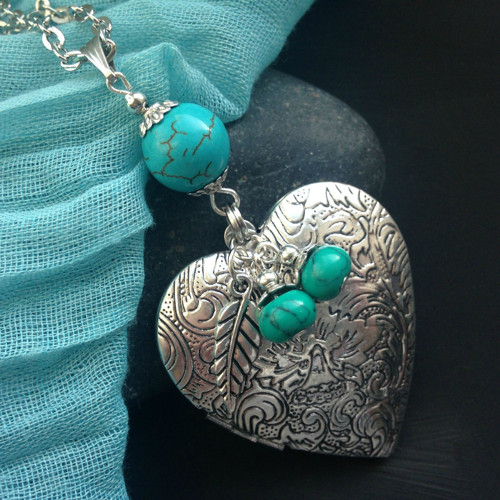 Stříbrný medailonek s tyrkysem — foto 3