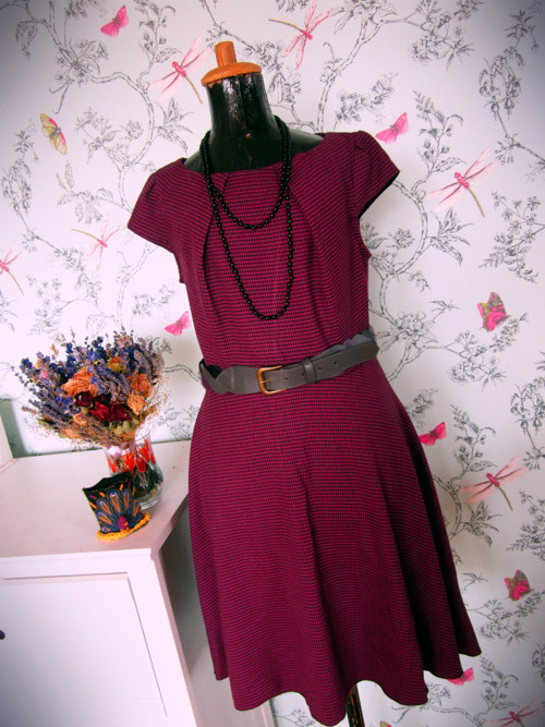 Šaty stopa kohoutí violet — foto 2