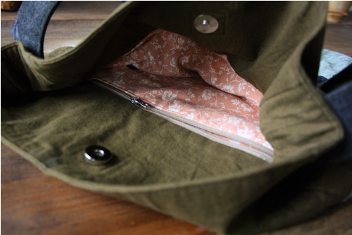 Crossbody kabelka - blankyt, květy — foto 2