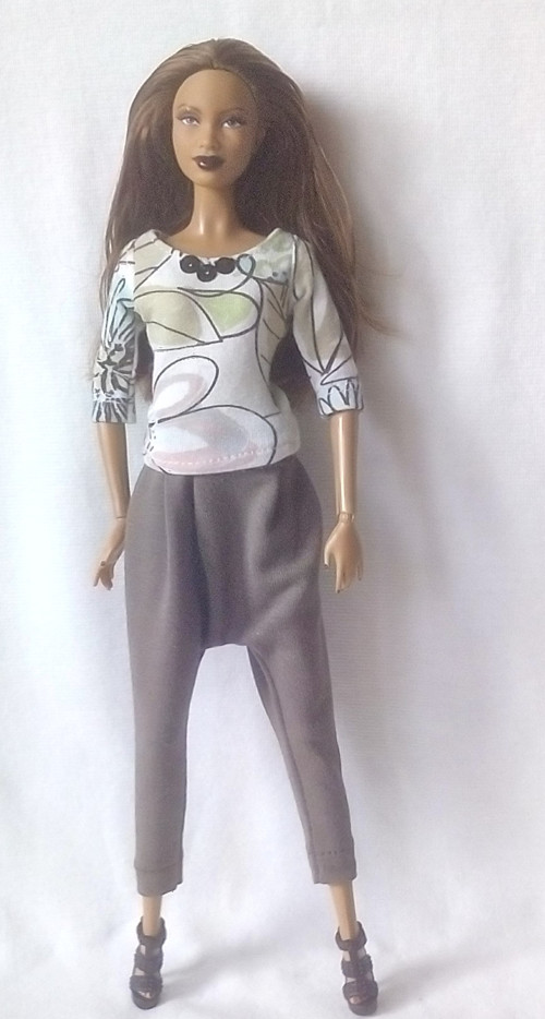 Kalhoty a tričko pro Barbie — foto 3