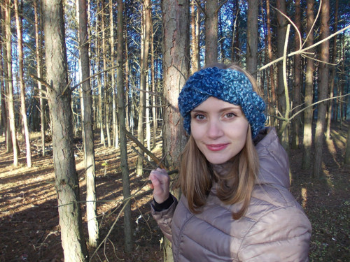 Háčkovaná čelenka se třpytky — foto 3