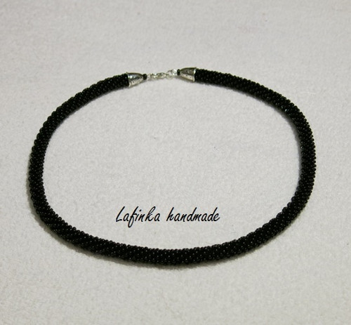 Černý náhrdelník — foto 2