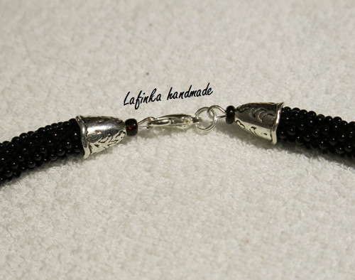 Černý náhrdelník — foto 3