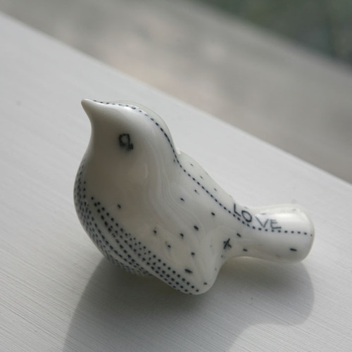 Na parapet...... ptáče (porcelán) — foto 3