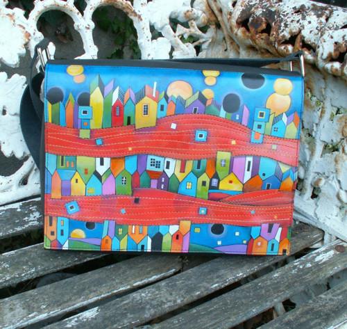 Rudá ulice Hundertwassera - kožená taška — foto 2
