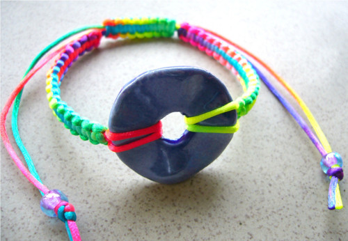 Náramky/ neon / macramé 2 ks — foto 2