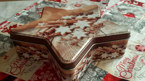 VÁNOČNÍ DÓZA NA OŘÍŠKY, CUKROVÍ — foto 2