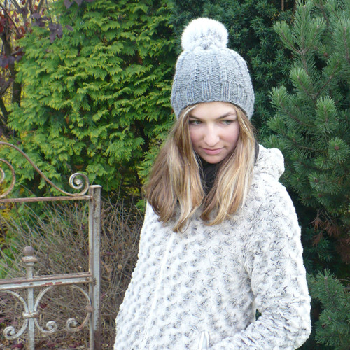 Šedá vlněná s bambulí — foto 6