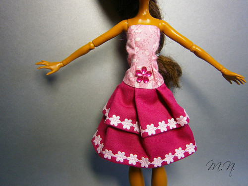 Růžové šaty pro Monster high — foto 2