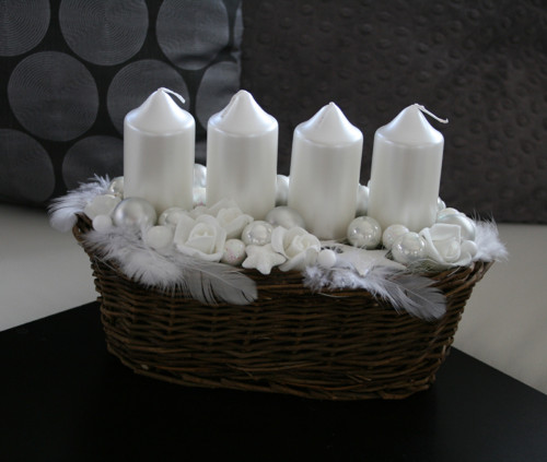 Něžný bílý adventní svícen — foto 2