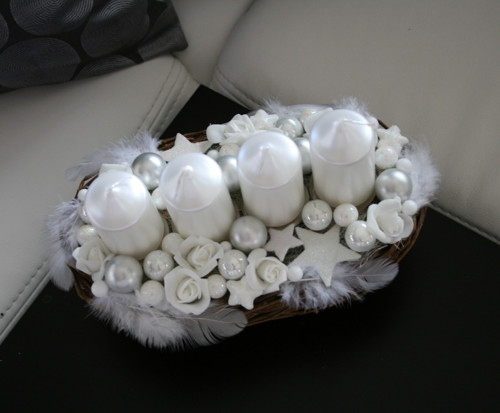 Něžný bílý adventní svícen — foto 3
