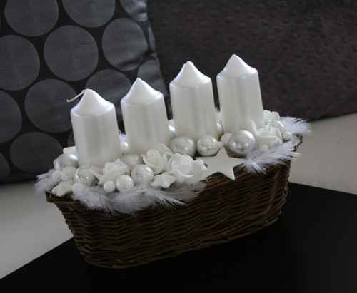 Něžný bílý adventní svícen — foto 4