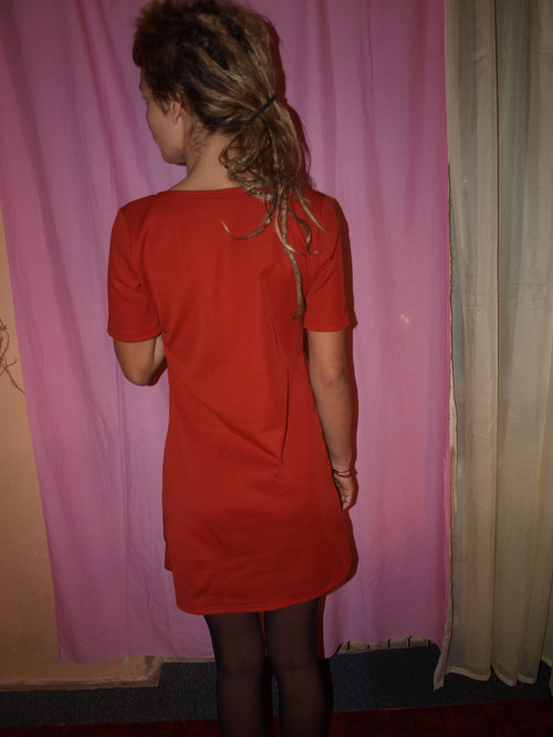 Měděné retro šaty — foto 3