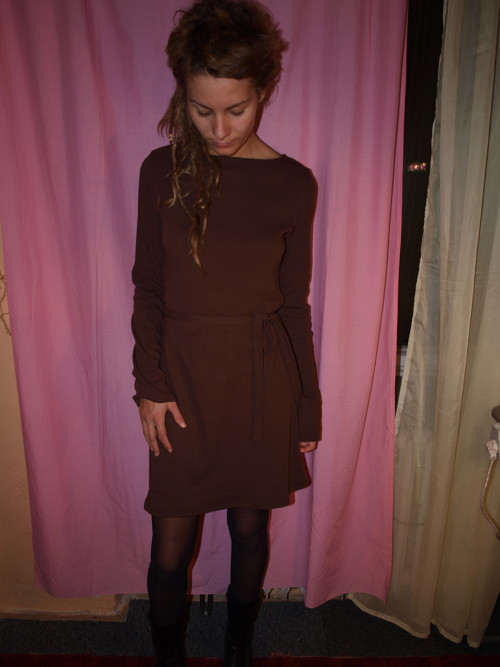 Hnědé retro látka — foto 2