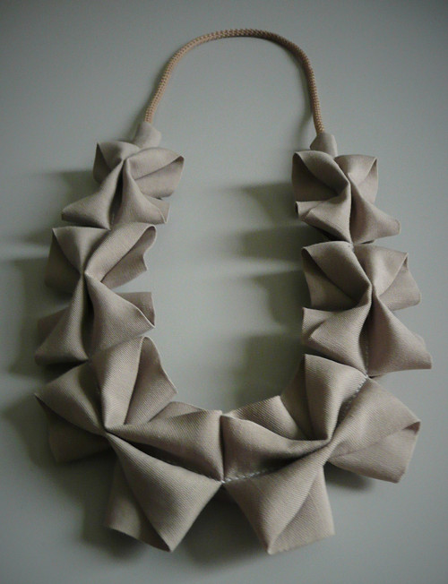 Origami béžový náhrdelník — foto 2