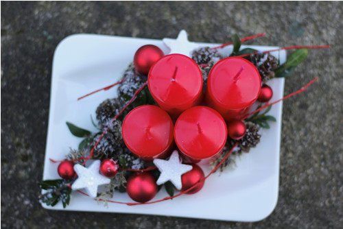 Adventní svícen červeno-bílý — foto 2