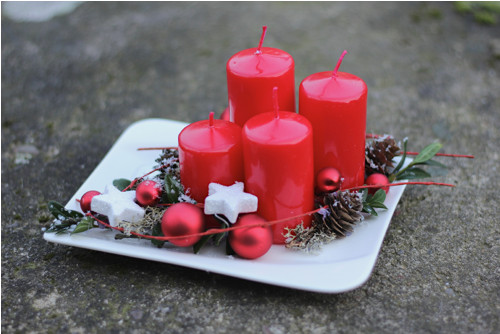 Adventní svícen červeno-bílý — foto 3