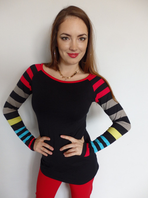 Halenka s proužkovanými rukávy. — foto 4