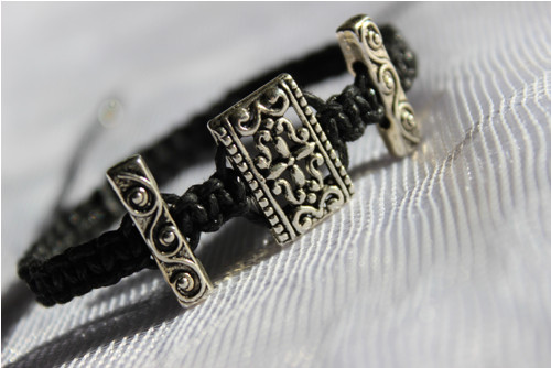 Brána do neznáma.. Náramek macramé — foto 2