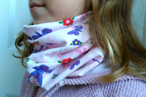 ! KUK ! nákrčník KYTIČKY-PUNTÍČKY — foto 3