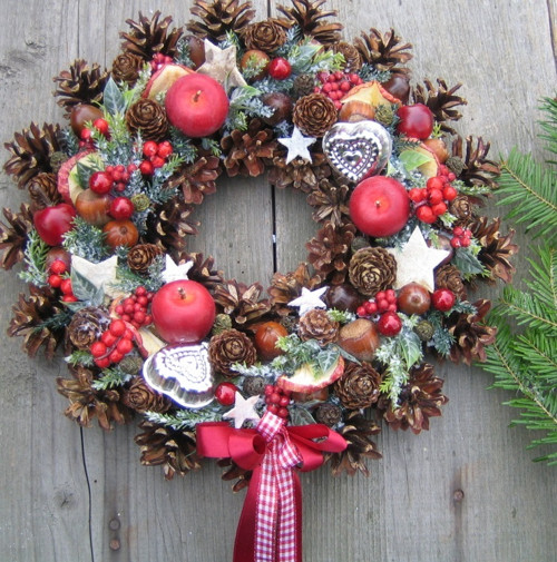 Adventní věnec s jablíčky a formičkami — foto 3