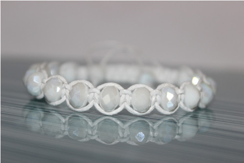 Sněhobílý sen.. Náramek macramé — foto 6
