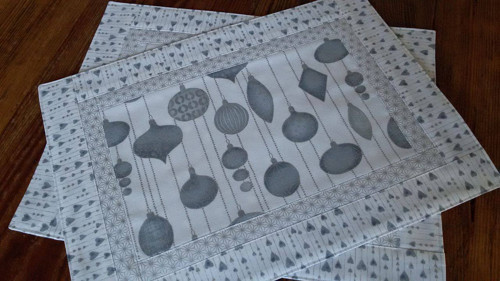 Vánoční prostírání "Bílostříbrné ozdoby" — foto 3