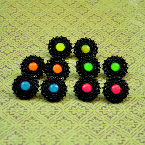 Black&Neon - Vyšívané náušnice — foto 3