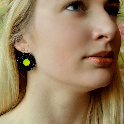 Black&Neon - Vyšívané náušnice — foto 4