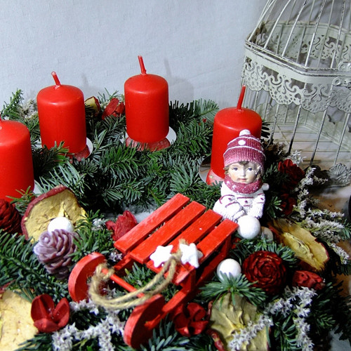 Adventní věnec - Holčička a sáňky — foto 4