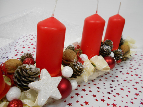 Adventní svícen – červeno-bílý — foto 2