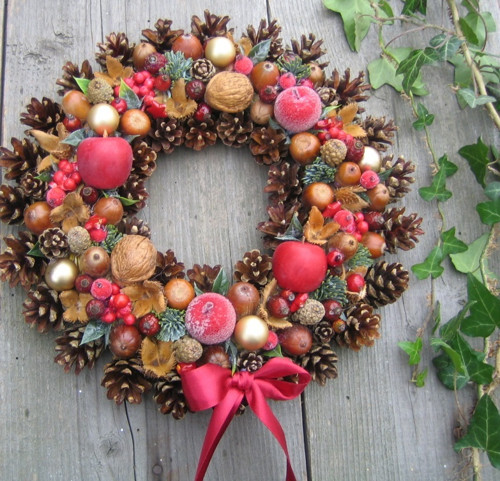 Adventní věnec s jablíčky a baňkami — foto 3