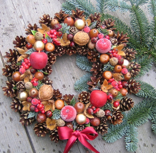 Adventní věnec s jablíčky a baňkami — foto 5