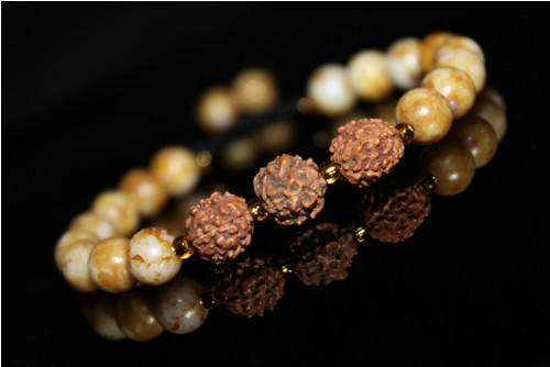 Rudraksha.. jogínský náramek — foto 2
