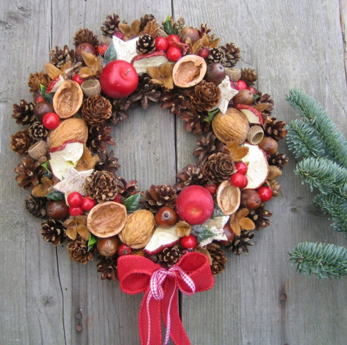 Adventní věneček s jablíčky a hvězdičkami — foto 2
