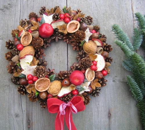 Adventní věneček s jablíčky a hvězdičkami — foto 4