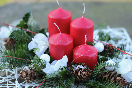 Adventní svícen bílo-červený — foto 2
