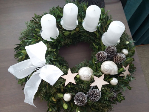 Bílo/Perleťový Adventní Věnec — foto 3