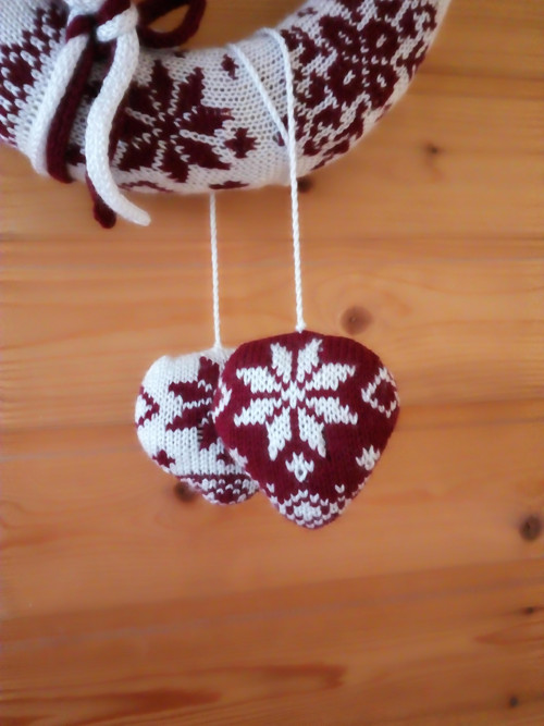Vánoční věneček pletený — foto 2