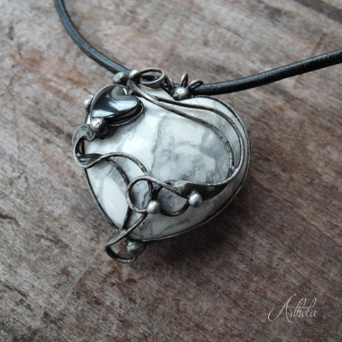 Srdce Black and White - magnezit, hematit — foto 5