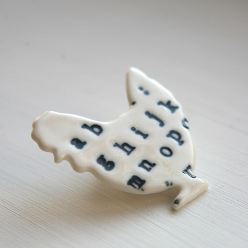 Sečtělá Slepice Blue (porcelánová brož) — foto 2