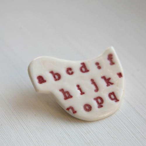 Messinger Red (porcelánová brož) — foto 2