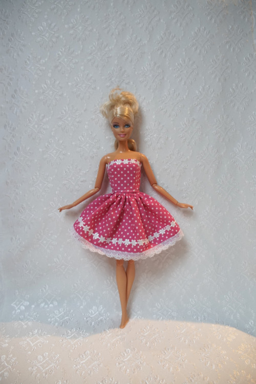 Puntíkaté letní šaty — foto 2