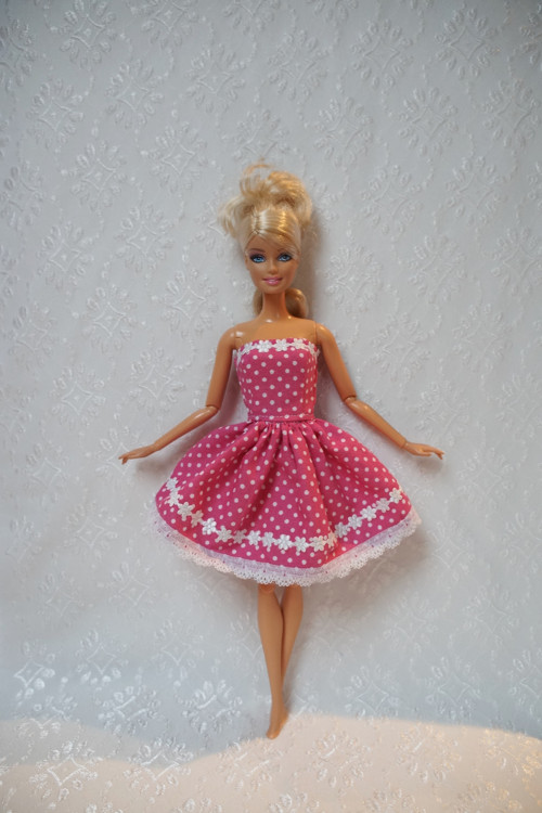 Puntíkaté letní šaty — foto 3