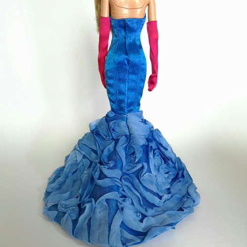 Šaty na Barbie — foto 3
