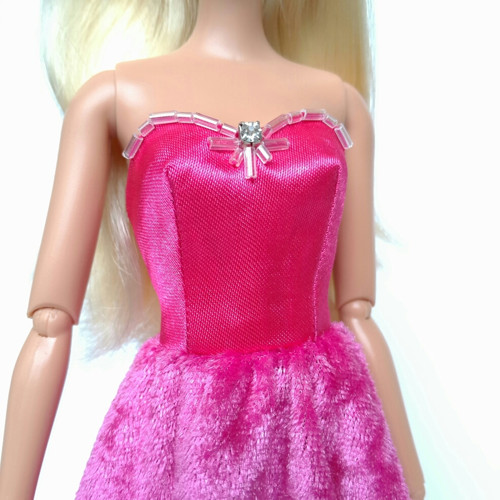 Růžové šaty na Barbie — foto 2
